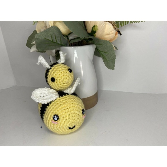 Simple Creations Bizzy Bee Decorative Stuffed Animals Crochet - Picture 1 of 2